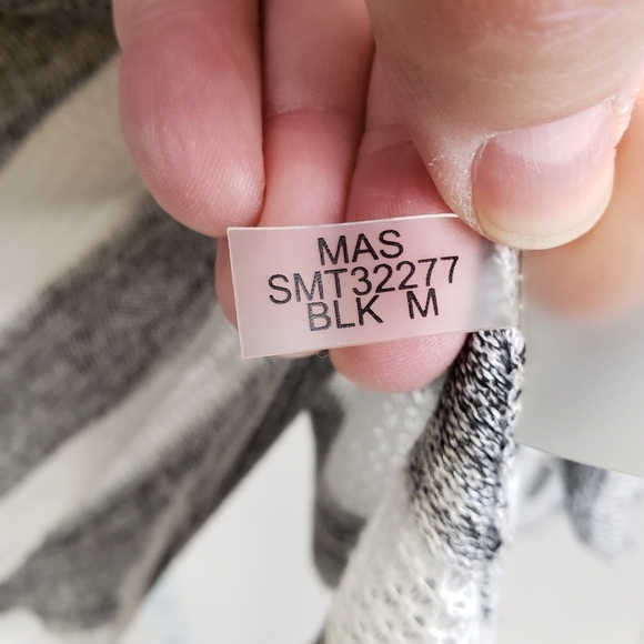 Steve Madden twist back pullover sweater size medium - Picture 9 of 10